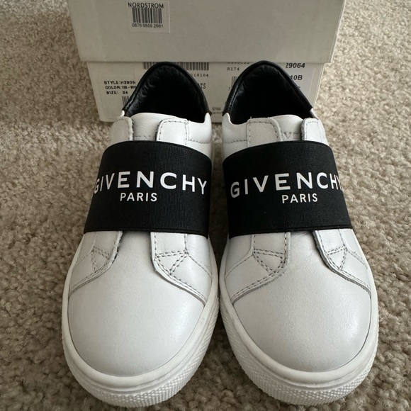 My son only worn the shoes one time for two hours. They are authentic.